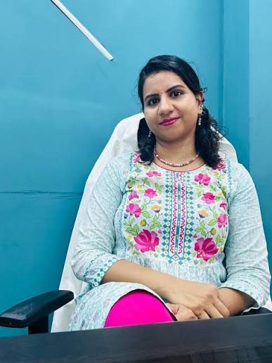 Dr Meenakshi